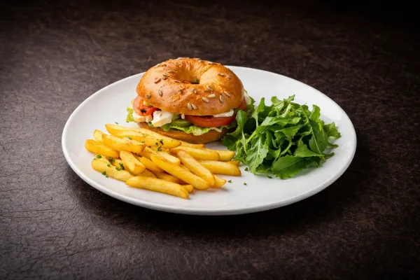 Beyaz Peynirli Bagel Sandviç